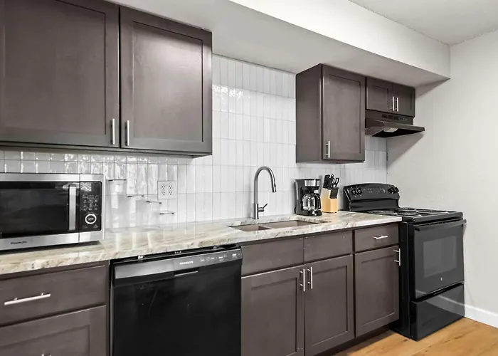 Newly Renovated Unit In Spfld #203 * Springfield