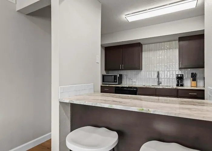 Newly Renovated Unit In Spfld #203 *